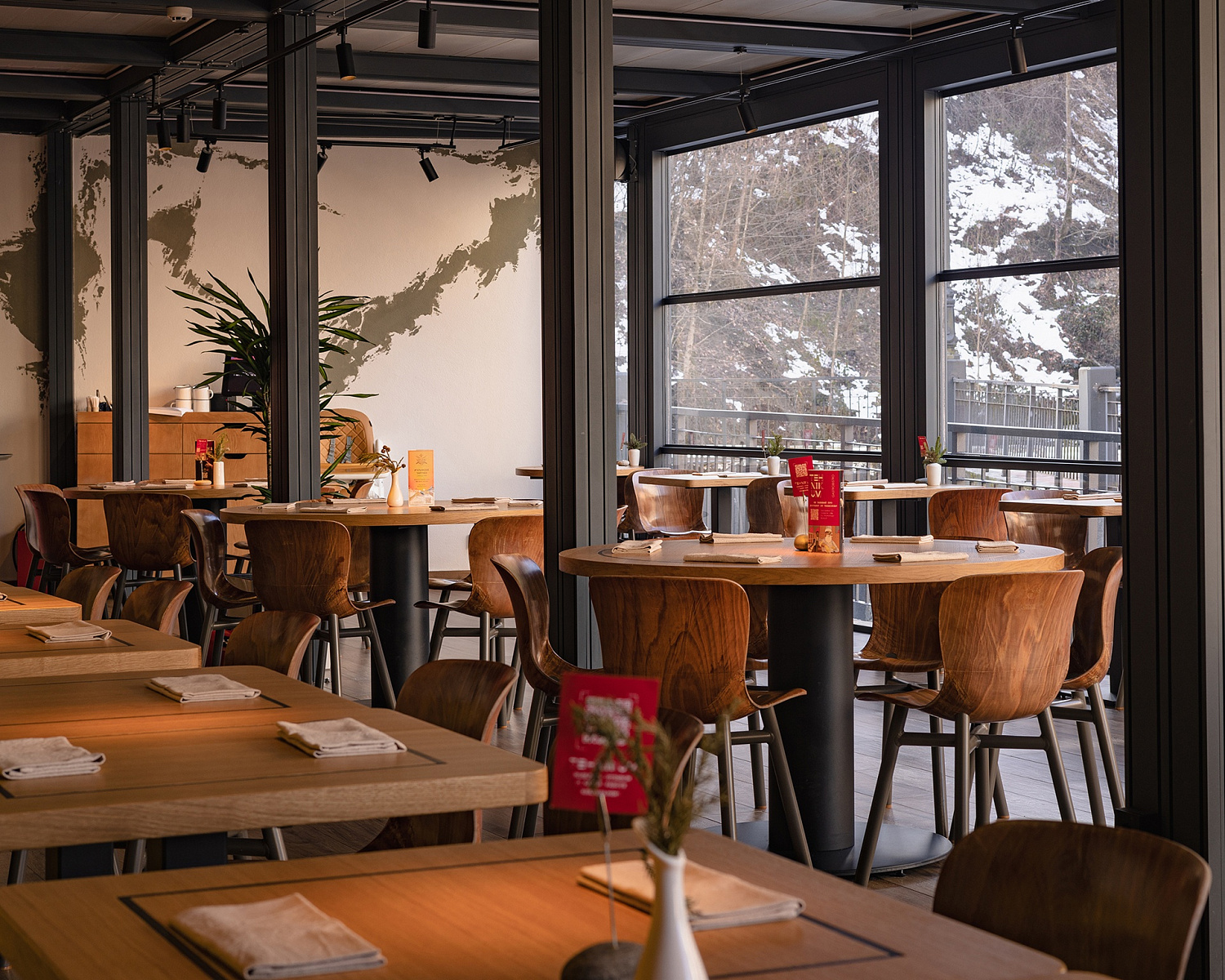 «Техникум» - современное гастробистро в центре курорта Роза Хутор