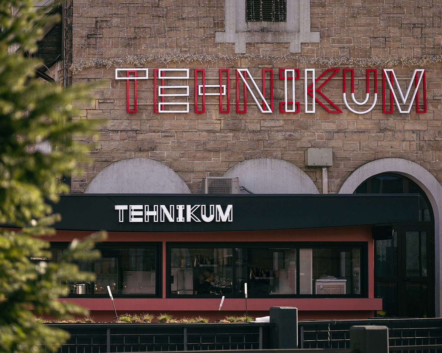 «Техникум» - современное гастробистро в центре курорта Роза Хутор